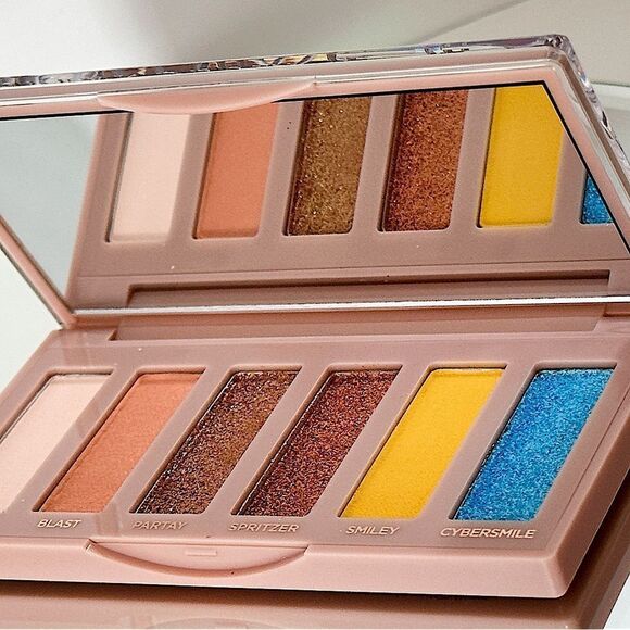 Urban Decay x Smiley Mucho Happy Mini Palette - Picture 1 of 11
